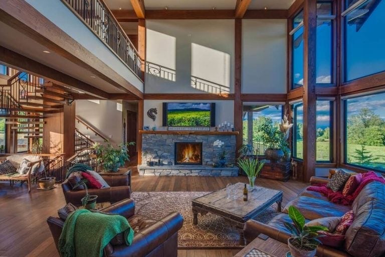 17 Timber Frame Homes That Make You Want To Stay Inside